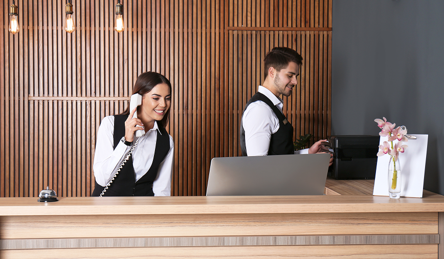 what’s-the-difference-between-service-and-hospitality?